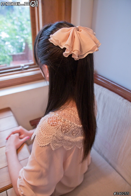 打造夏末涼感LOOK - 清爽髮型&甜美髮飾分享