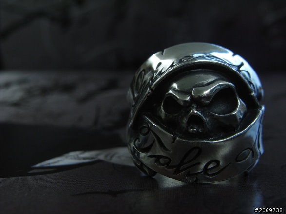 分享一下Rat Race的卷軸Skull戒指
