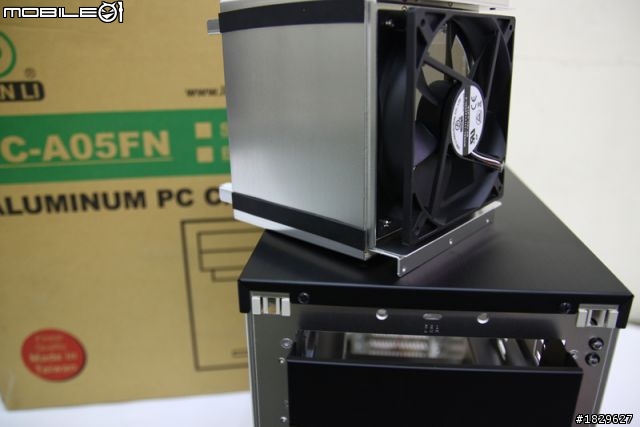 [平民開箱] 全鋁機殼 LIAN LI 聯力 最新小機殼大空間 PC-A05FN (USB3.0) 火熱裝機