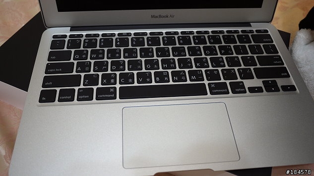 [開箱] 台灣版2011 年11' MAC book AIR 攻頂版開箱