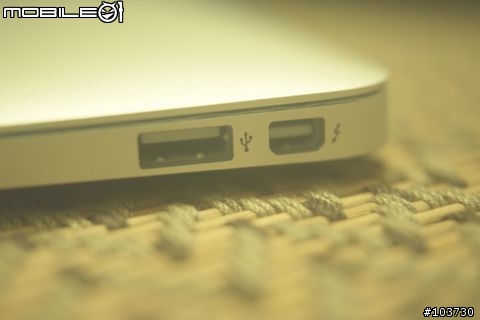 [不專業開箱] Ｍacbook Air 2011 11" 港版快速開箱...