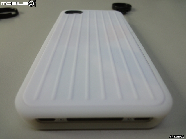 [分享]一堆iPhone4保護殼~敗家啊>"