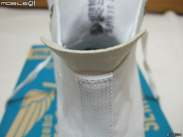 不可思議之ASOS超快速三天到貨開箱分享文(ASOS Lace Up Desert Boots & Superdry Classic Mid-Cut Plimsolls & 國民皮衣)