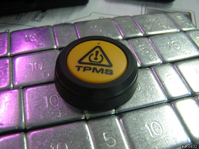 [開箱]可以整合到車上螢幕的～鐵將軍TPMS