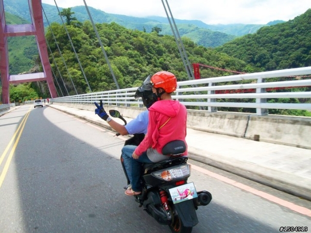 車廂黑漆漆 不用一百元你自己搞定 DIY車廂燈 免接電!!