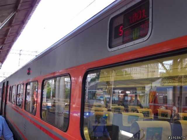 三天二夜坐火車環島兼完成 「鐵道旅行，幸福100」