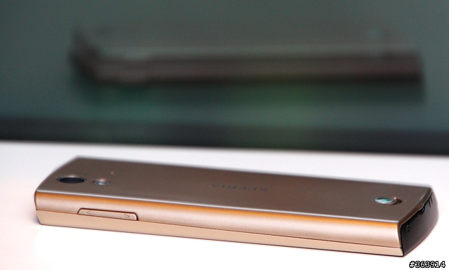 SE Xperia ray 金色到手 質感。參上