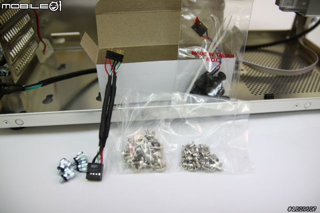 [平民開箱] 全鋁機殼 LIAN LI 聯力 最新小機殼大空間 PC-A05FN (USB3.0) 火熱裝機