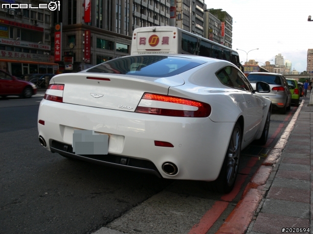 巧遇 V8 Vantage-白