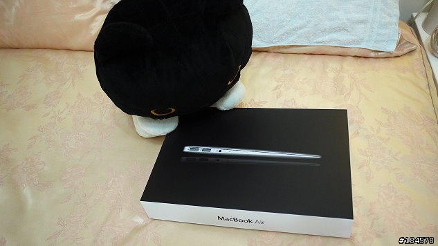 [開箱] 台灣版2011 年11' MAC book AIR 攻頂版開箱