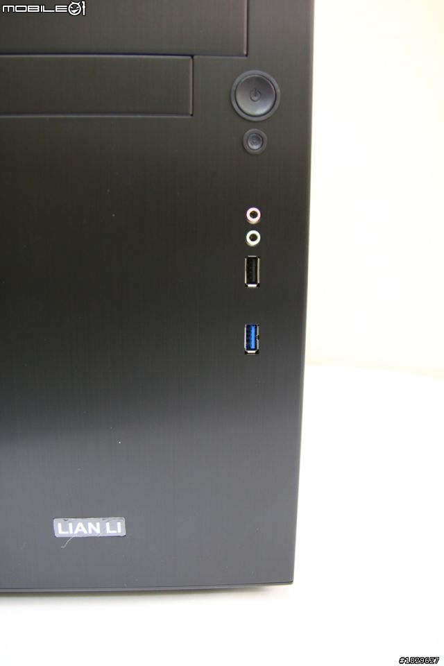 [平民開箱] 全鋁機殼 LIAN LI 聯力 最新小機殼大空間 PC-A05FN (USB3.0) 火熱裝機