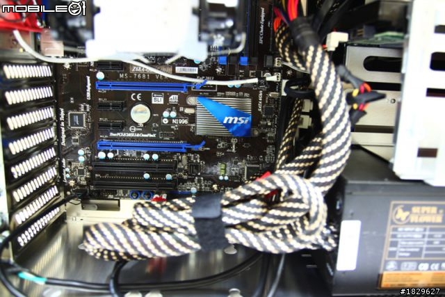 [平民開箱] 全鋁機殼 LIAN LI 聯力 最新小機殼大空間 PC-A05FN (USB3.0) 火熱裝機
