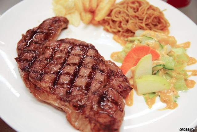[台中美食]好吃牛排"武之牛炭燒牛排"...牛排推薦食記..意外發現"牛賀"原創老闆之店