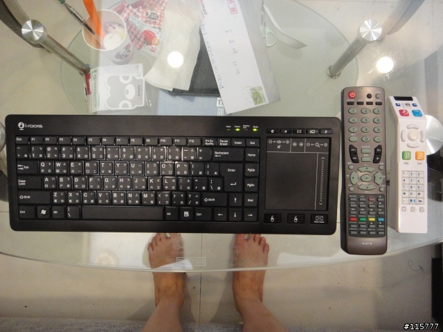 [開箱分享文]i-rocks RF-6496 (BK)，無線鍵盤、Touchpad雙合一。跟傳統說886~全面啟動時尚簡單化！