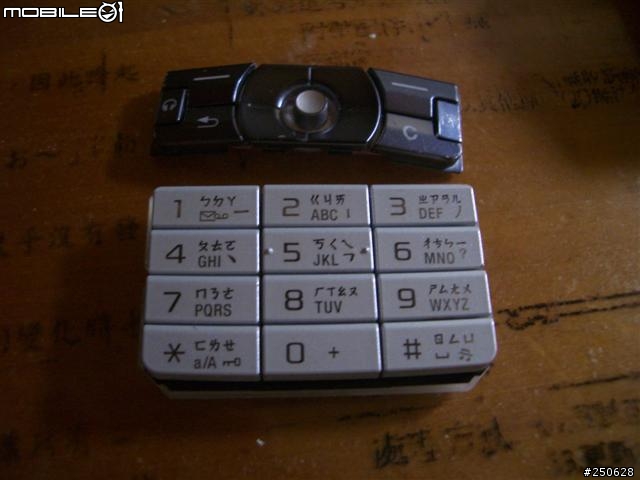 分享k800i全機換殼跟包膜