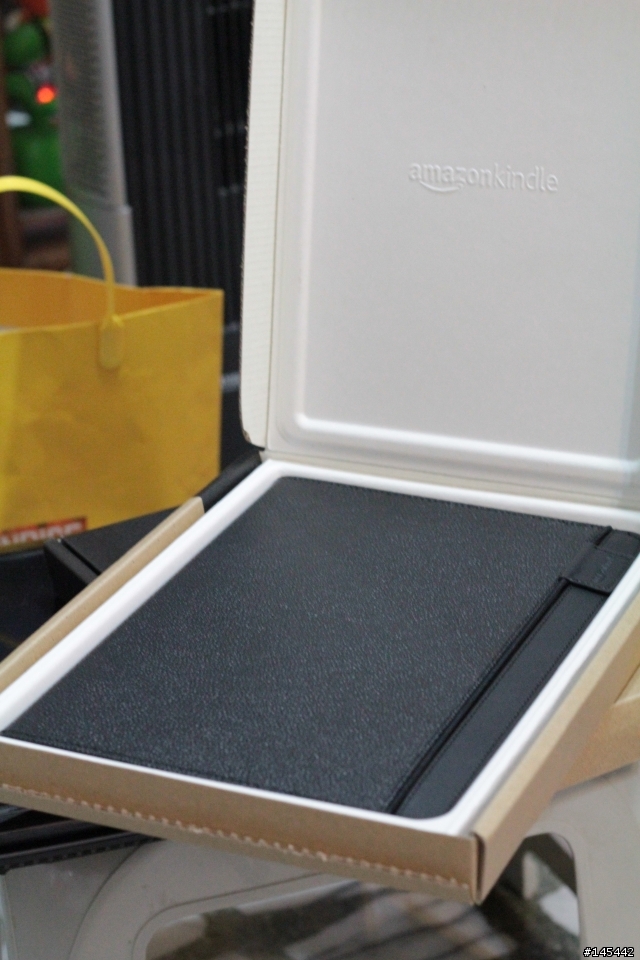 [開箱]Kindle DX Leather Cover 保護套終於飛來了!!