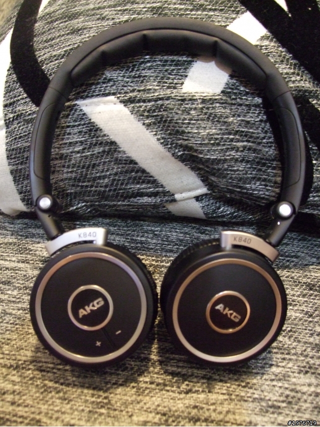 開箱...AKG K840KL無線耳機