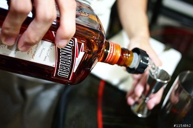 [分享] 時尚調酒必備~ 君度橙酒 COINTREAU