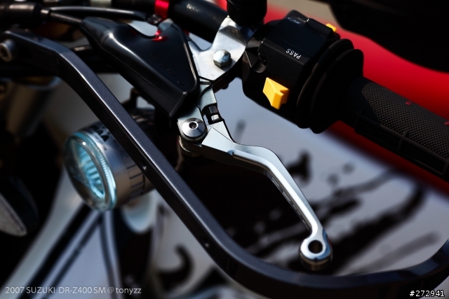 [開箱] 來自日本的街頭滑胎風  DR-Z400 SM