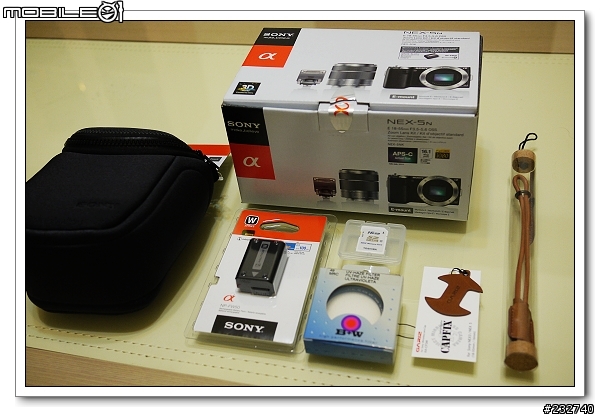 [分享] 白色情人NEX-5N開箱（加映原廠LCS-BBF專用包、GARIZ腕帶＆蓋貼）