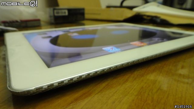monCarbon for iPad2 "銀色"碳纖維背蓋開箱