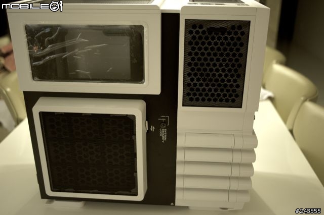 [開箱]新家入厝-Thermaltake Level 10 GT Snow