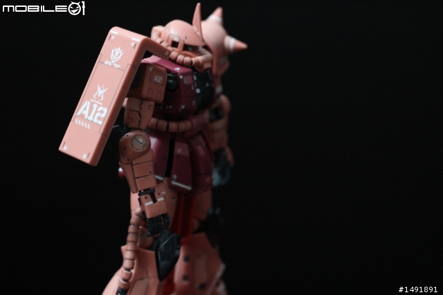 RG 1/144 薩克 ZAKUII  小心紅色有角的! 速度是三倍!