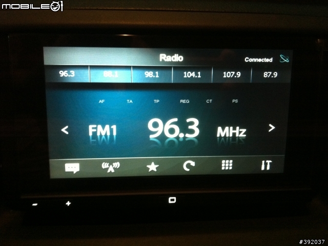 iPod/iPhone車用音響Pionner AppRadio(iPad好像也可以)----------9月2日更新,加入開箱文
