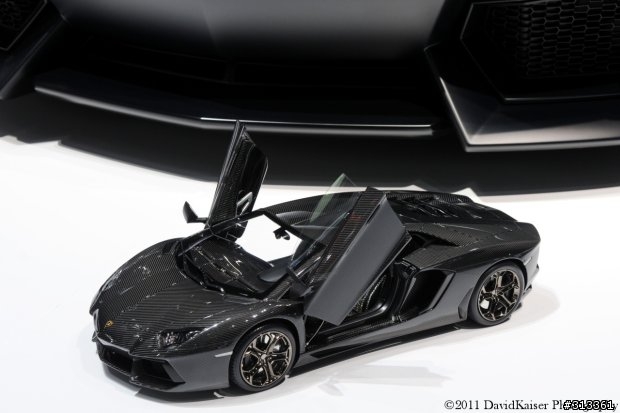 比真車還貴...LP-700 1:8模型車