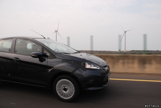 這台是福特嗎 ??