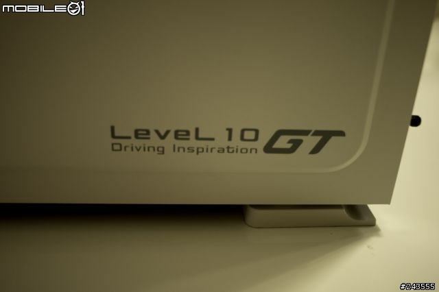 [開箱]新家入厝-Thermaltake Level 10 GT Snow