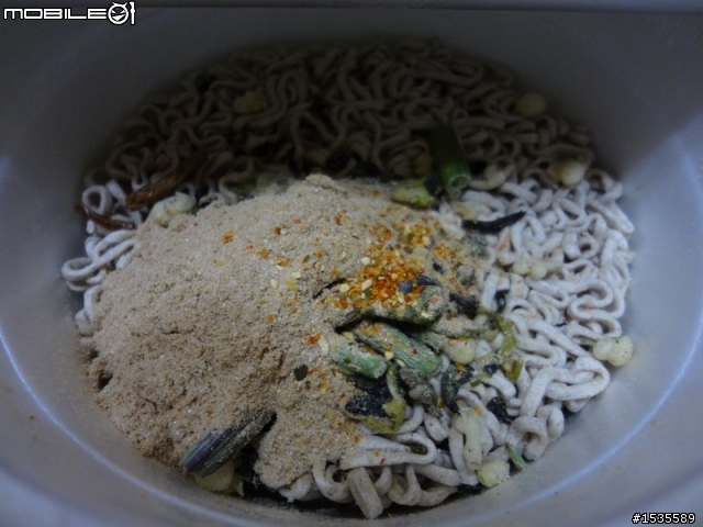 吃宵夜了!!XD伊藤山菜簥麥麵