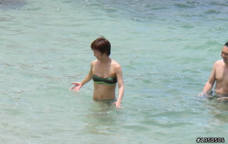各位魔女喜歡哪一種的泳衣呢?(附圖 臭男生不準偷看)