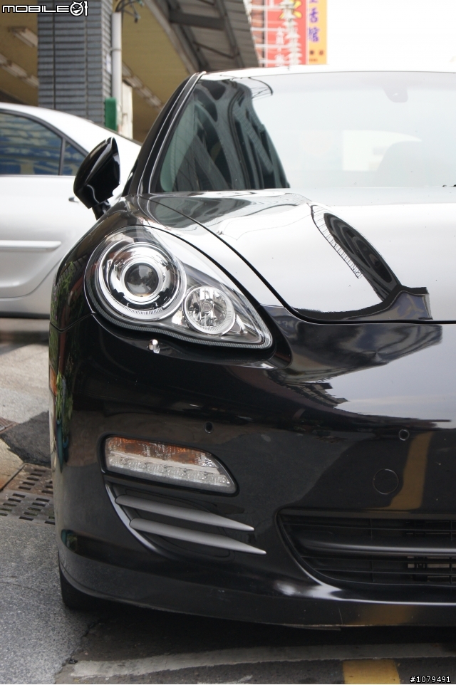 我家巷口的Panamera 4S (新手試拍.)