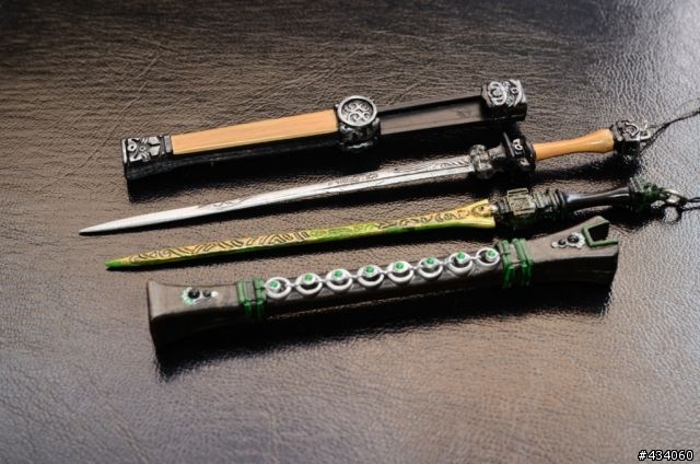 倚箏天波觀浩渺，蒼音掀濤洗星辰，白虹貫日掃魔蕩，明玥當空照古今