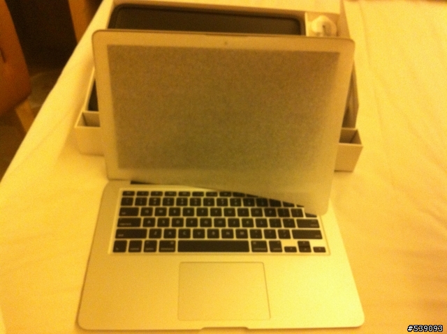 遲來的香港行MACBOOK AIR 13 開箱～附內包、外包...