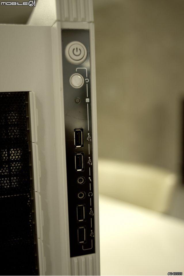 [開箱]新家入厝-Thermaltake Level 10 GT Snow