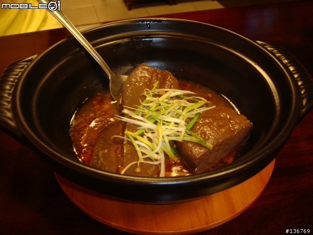 八不紅燒臭豆腐~麻辣鴨血煲~