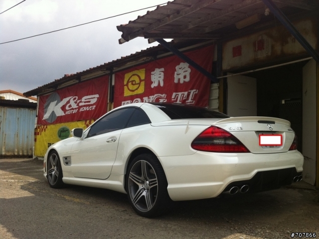 賽車場遇到超猛的benz