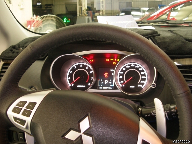 小白凹明天要回家了~~不捨的小白v永別了~~