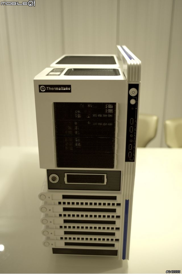 [開箱]新家入厝-Thermaltake Level 10 GT Snow