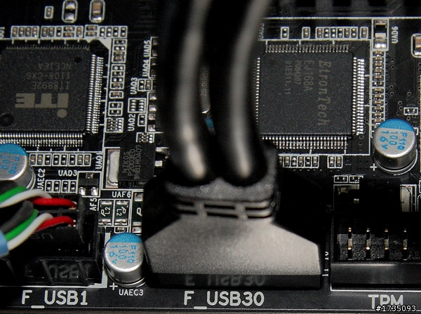 <分享>晚買的福利，新版CM 690II Plus有前置USB3