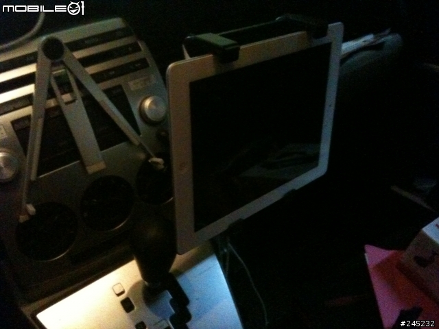 IPAD2 VS MAZDA5 車用架分享。