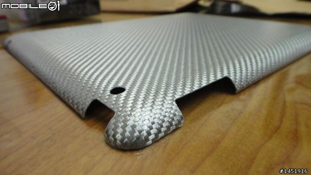 monCarbon for iPad2 "銀色"碳纖維背蓋開箱