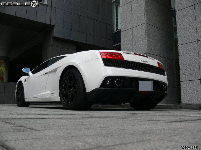 停在一旁的 Gallardo