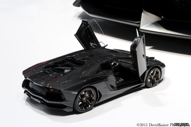 比真車還貴...LP-700 1:8模型車