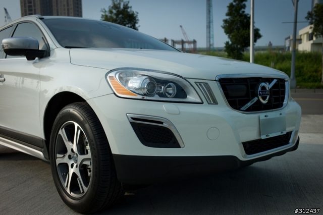 XC60終於裝上R-design配件~補上完裝照片