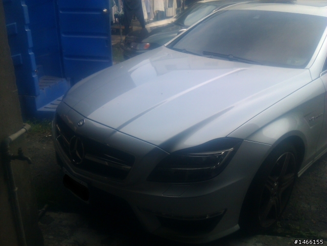 下班時的驚喜 CLS 63 AMG (手機拍攝畫質不好請見諒)