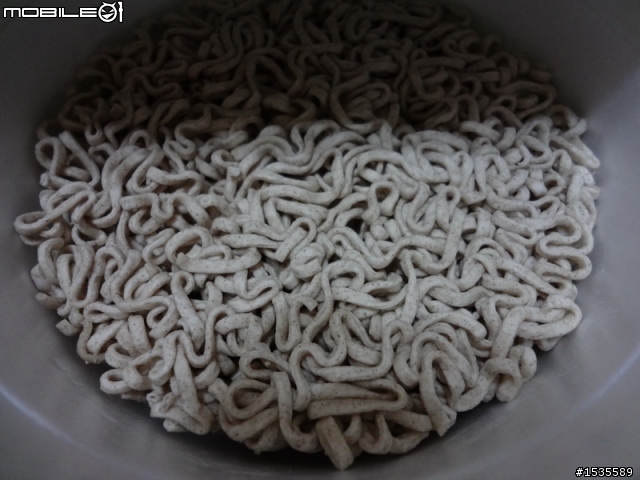 吃宵夜了!!XD伊藤山菜簥麥麵