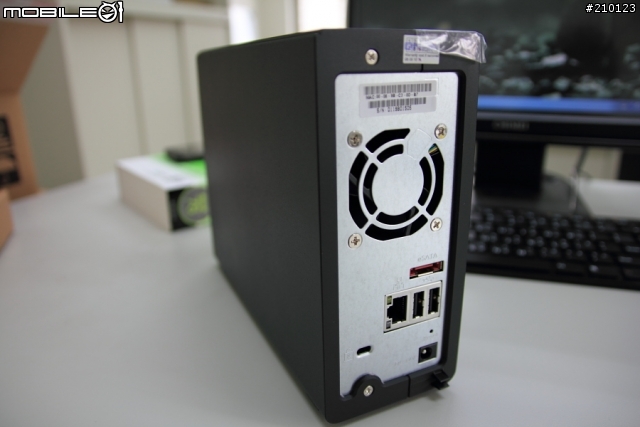 極簡老梗開箱 QNAP TS-119P II